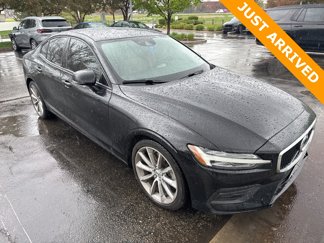 Used 2019 Volvo S60 T6 Momentum w/ Premium Package image 1