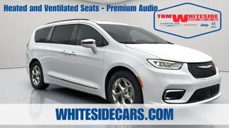 Used 2022 Chrysler Pacifica Limited image 1