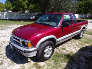 Used 1997 Chevrolet S10 Pickup LS image 1