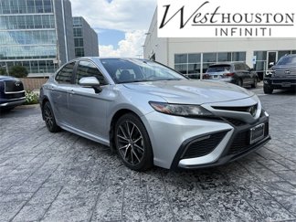 Used 2022 Toyota Camry SE image 1