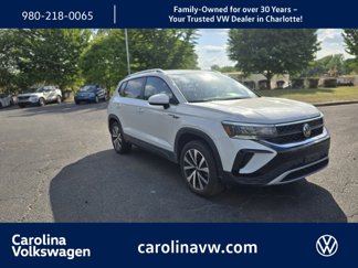Certified 2022 Volkswagen Taos SE image 1