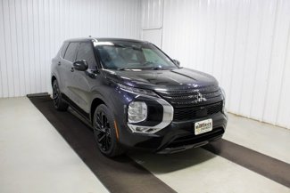 Used 2022 Mitsubishi Outlander SE image 1
