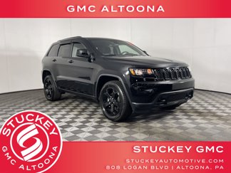 Used 2019 Jeep Grand Cherokee Laredo image 1