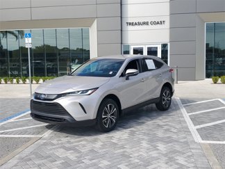 Used 2023 Toyota Venza LE image 1