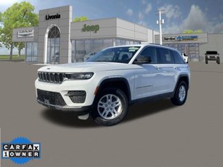 Used 2023 Jeep Grand Cherokee Laredo image 1