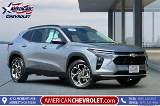 Used 2025 Chevrolet Trax LT image 1