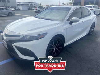 Used 2022 Toyota Camry SE image 1