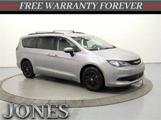 Used 2021 Chrysler Voyager Lxi image 1