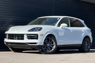 Used 2024 Porsche Cayenne image 1