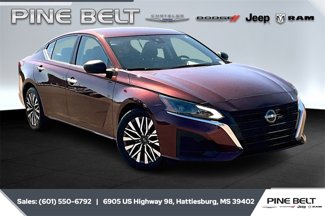 Used 2024 Nissan Altima 2.5 SV image 1