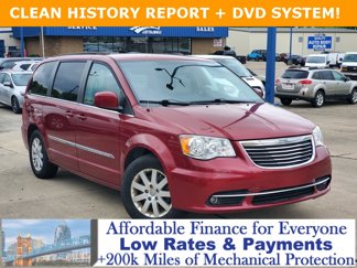 Used 2015 Chrysler Town & Country Touring image 1