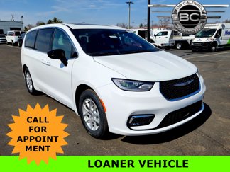 New 2025 Chrysler Pacifica Select image 1