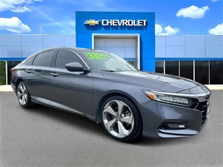 Used 2018 Honda Accord Touring image 1