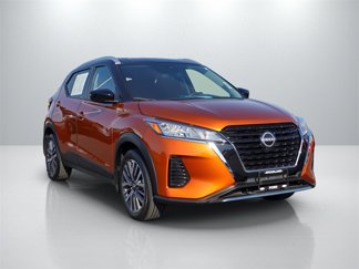 Used 2023 Nissan Kicks SV image 1