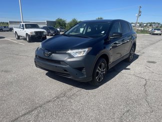 Used 2018 Toyota RAV4 LE image 1