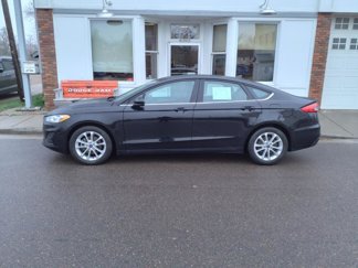 Used 2020 Ford Fusion SE image 1