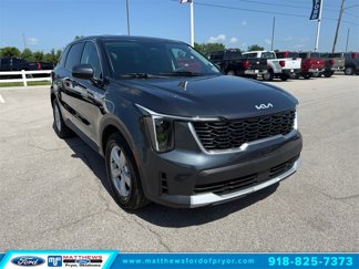 Used 2024 Kia Sorento LX image 1
