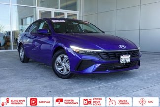 Used 2025 Hyundai Elantra SE image 1