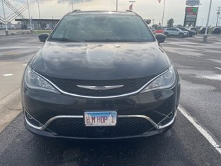 Used 2020 Chrysler Pacifica Touring-L w/ Advanced Safetytec Group image 1