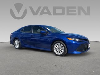 Used 2018 Toyota Camry LE image 1