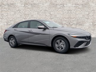 New 2025 Hyundai Elantra SE image 1