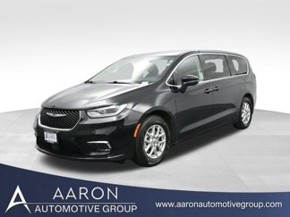 Used 2023 Chrysler Pacifica Touring-L image 1