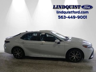 Used 2023 Toyota Camry SE image 1
