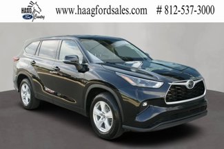 Used 2022 Toyota Highlander LE image 1
