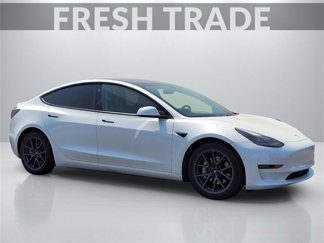 Used 2021 Tesla Model 3 Standard Range Plus image 1