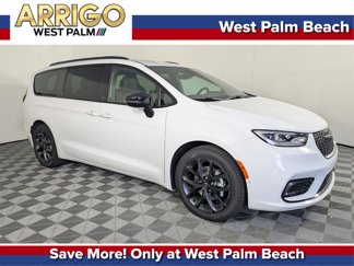 New 2025 Chrysler Pacifica Limited image 1