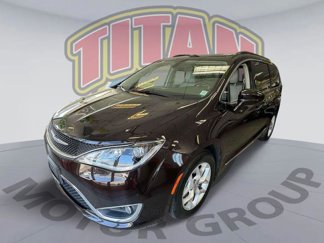 Used 2017 Chrysler Pacifica Touring-L w/ Tire & Wheel Group image 1