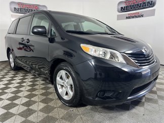 Used 2015 Toyota Sienna LE image 1