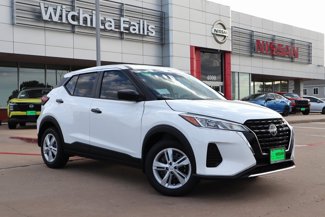 New 2025 Nissan Kicks Play S image 1