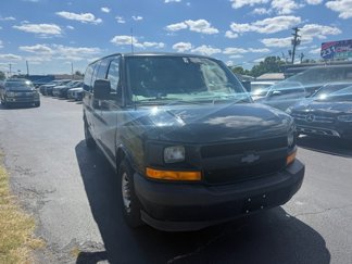 Used 2017 Chevrolet Express 3500 Extended image 1