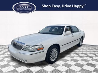 Used 2004 Lincoln Town Car Signature image 1