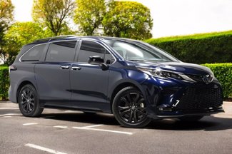 Used 2022 Toyota Sienna XSE image 1
