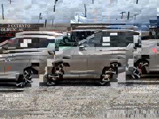 Used 2017 Chrysler Pacifica Limited image 1
