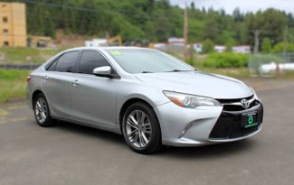 Used 2016 Toyota Camry SE image 1