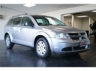 Used 2019 Dodge Journey SE image 1