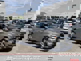 Used 2022 Chevrolet Malibu LT image 1