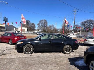Used 2011 Toyota Camry LE image 1
