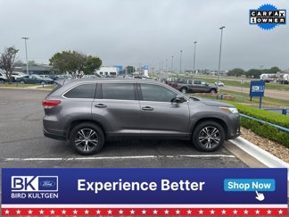 Used 2019 Toyota Highlander LE image 1