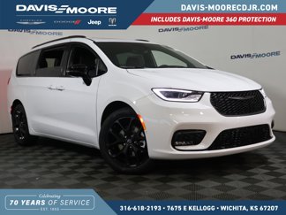 New 2025 Chrysler Pacifica Limited image 1