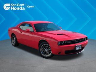 Used 2016 Dodge Challenger SXT image 1