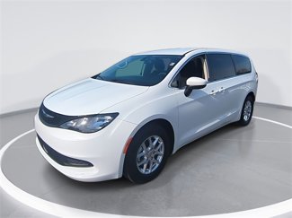 Used 2022 Chrysler Voyager LX image 1