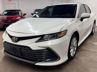 Used 2019 Toyota Camry LE image 1
