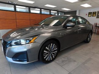 Used 2023 Nissan Altima 2.5 SV image 1