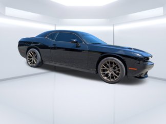 Used 2019 Dodge Challenger SXT w/ Plus Package image 1