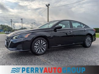 Used 2025 Nissan Altima 2.5 SV image 1