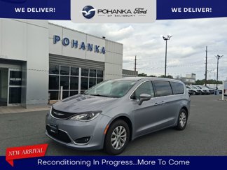 Used 2019 Chrysler Pacifica Touring Plus w/ Cold Weather Group image 1